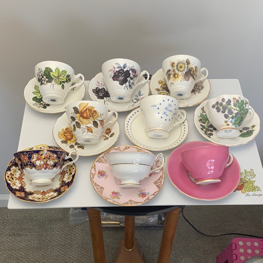 Bone China Teacup Set w/Gold Trim All Made in England 9 teacups&saucers&teaspoon